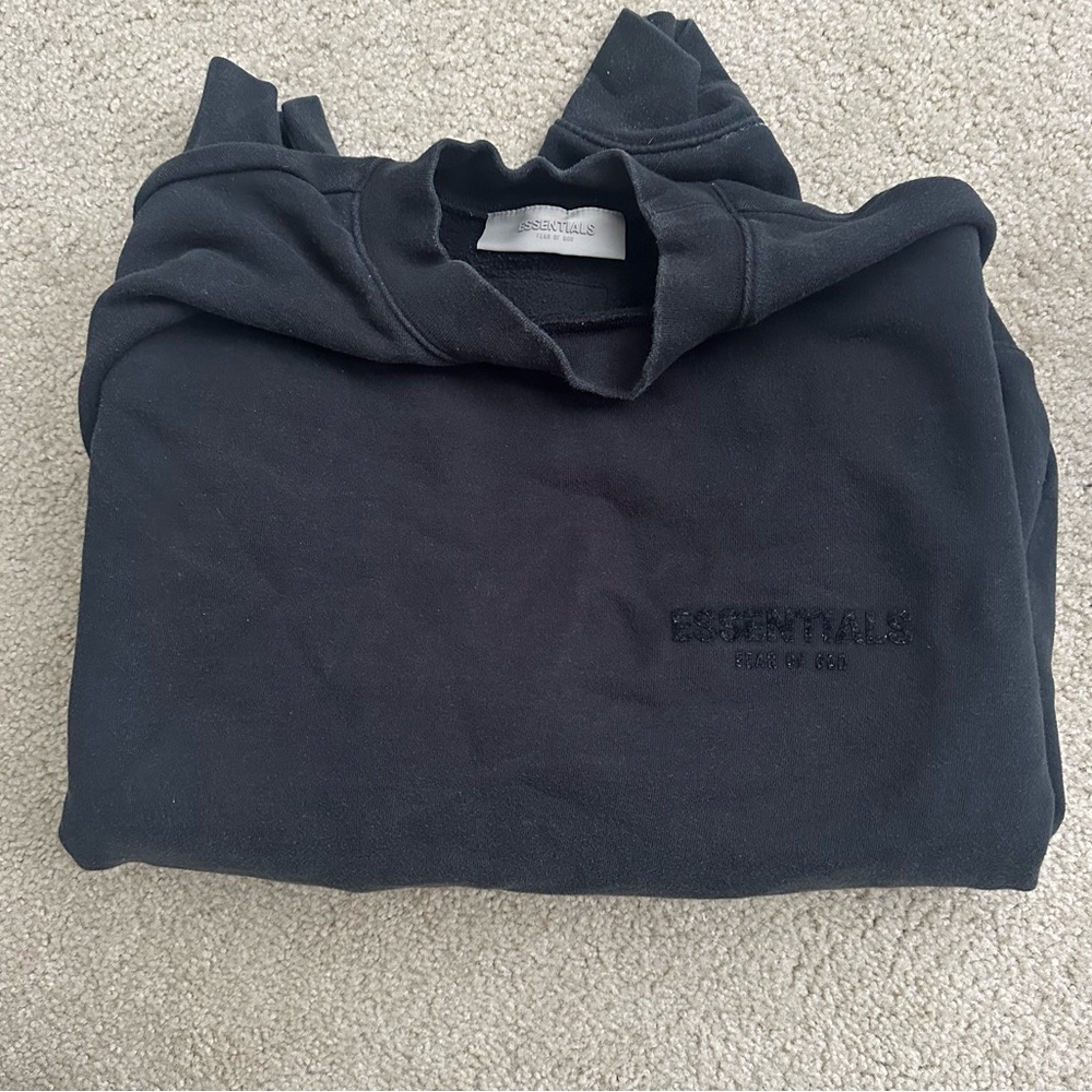 Black essentials crewneck!!!